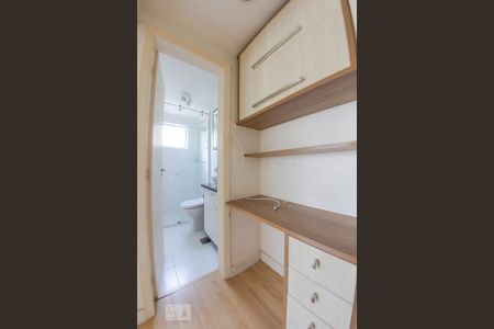 Corredor de apartamento para alugar com 1 quarto, 55m² em Passo da Areia, Porto Alegre