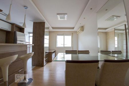 Sala de apartamento para alugar com 1 quarto, 55m² em Passo da Areia, Porto Alegre