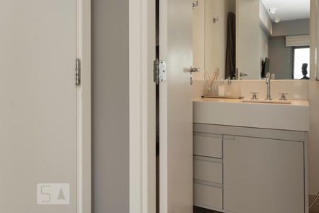 Apartamento para alugar com 68m², 2 quartos e 2 vagas Apartamento para alugar com 68m², 2 quartos e 2 vagasBanheiro da Suíte