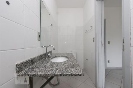 Banheiro de kitnet/studio para alugar com 1 quarto, 45m² em Caiçaras, Belo Horizonte