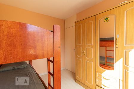 Dormitório de apartamento à venda com 3 quartos, 68m² em Humaitá, Porto Alegre