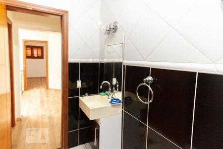 Casa à venda com 380m², 4 quartos e 5 vagas Casa à venda com 380m², 4 quartos e 5 vagasBanheiro