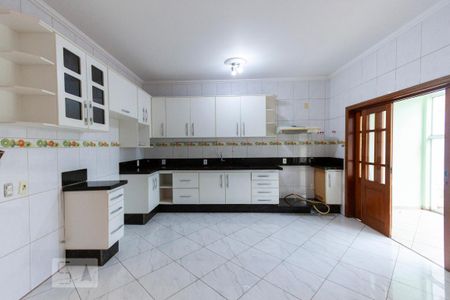 Casa à venda com 380m², 4 quartos e 5 vagas Casa à venda com 380m², 4 quartos e 5 vagasCozinha