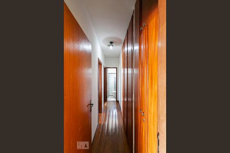 Corredor de apartamento para alugar com 2 quartos, 57m² em Santa Efigênia, Belo Horizonte