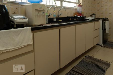 Casa à venda com 200m², 4 quartos e 4 vagas Casa à venda com 200m², 4 quartos e 4 vagasCozinha