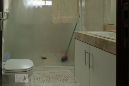 Casa à venda com 200m², 4 quartos e 4 vagas Casa à venda com 200m², 4 quartos e 4 vagasBanheiro