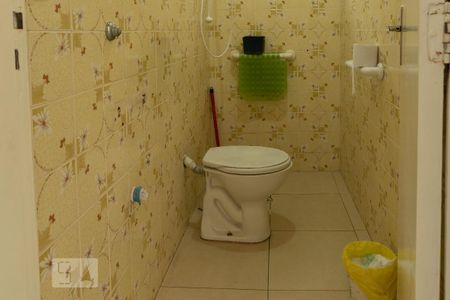 Casa à venda com 200m², 4 quartos e 4 vagas Casa à venda com 200m², 4 quartos e 4 vagasBanheiro de Serviço