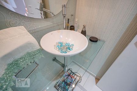 Apartamento à venda com 142m², 3 quartos e 3 vagas Apartamento à venda com 142m², 3 quartos e 3 vagasDetalhe lavabo
