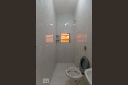 Casa para alugar com 50m², 1 quarto e sem vaga Casa para alugar com 50m², 1 quarto e sem vagaBanheiro