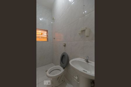 Casa para alugar com 50m², 1 quarto e sem vaga Casa para alugar com 50m², 1 quarto e sem vagaBanheiro