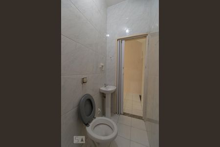 Casa para alugar com 50m², 1 quarto e sem vaga Casa para alugar com 50m², 1 quarto e sem vagaBanheiro