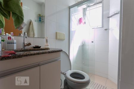 Banheiro de apartamento para alugar com 2 quartos, 52m² em União, Belo Horizonte
