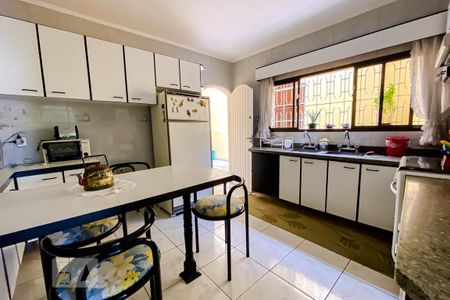 Casa para alugar com 247m², 4 quartos e 3 vagasCozinha