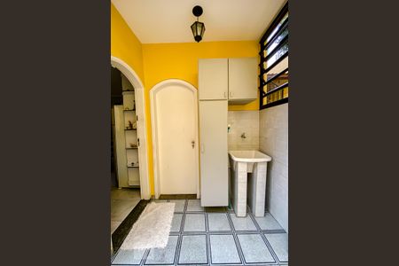 Casa para alugar com 247m², 4 quartos e 3 vagasLavanderia cozinha