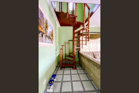 Escada para quarto 03 suite de casa para alugar com 4 quartos, 247m² em Penha de França, São Paulo
