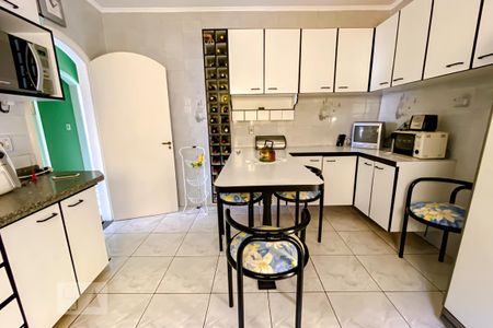 Casa para alugar com 247m², 4 quartos e 3 vagasCozinha
