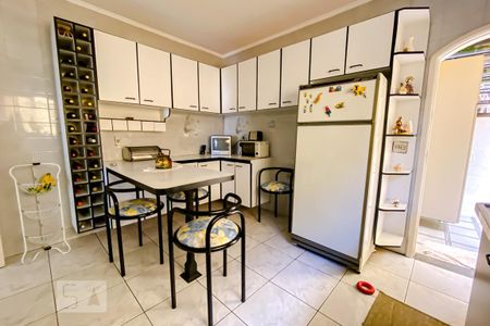 Casa para alugar com 247m², 4 quartos e 3 vagasCozinha