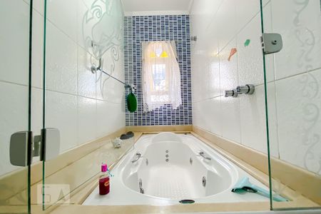 Casa para alugar com 247m², 4 quartos e 3 vagasBanheira Quarto 03 suite