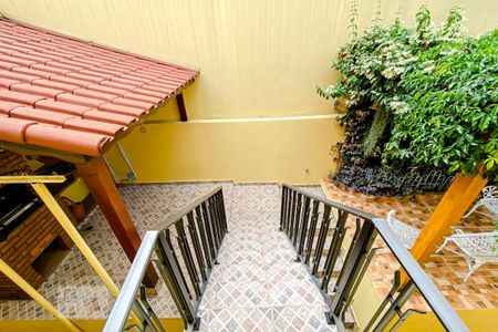 Casa para alugar com 247m², 4 quartos e 3 vagasEscada Churrasqueira jardim pergolado