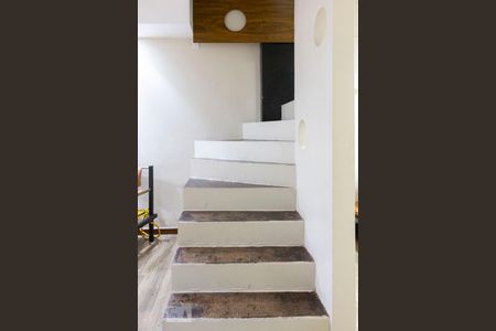 Casa à venda com 280m², 3 quartos e 1 vagaEscada para o segundo andar