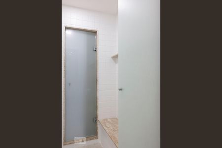 Casa à venda com 280m², 3 quartos e 1 vagaDucha compartilhada do banheiro 1 e 2 da suíte 2