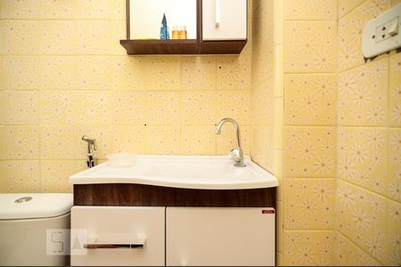 Apartamento para alugar com 60m², 2 quartos e sem vagaBanheiro