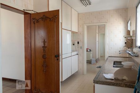 Cozinha de apartamento à venda com 3 quartos, 200m² em Aclimação, São Paulo