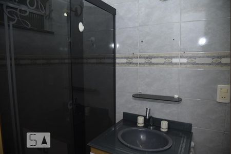 Banheiro de apartamento para alugar com 2 quartos, 50m² em Jacarepaguá, Rio de Janeiro