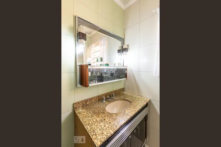 Casa à venda com 240m², 3 quartos e 2 vagasBanheiro