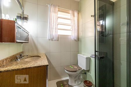 Casa à venda com 240m², 3 quartos e 2 vagasBanheiro