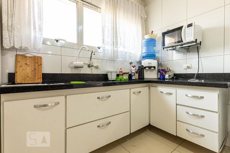 Casa à venda com 240m², 3 quartos e 2 vagasCozinha
