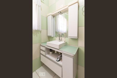 Casa à venda com 240m², 3 quartos e 2 vagasBanheiro do Quarto 1