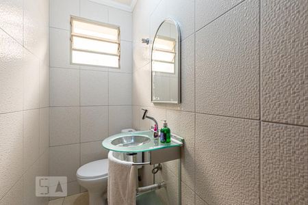 Casa à venda com 240m², 3 quartos e 2 vagasBanheiro