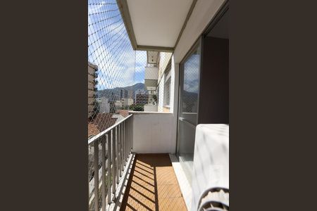 Apartamento para alugar com 75m², 2 quartos e 1 vagaVaranda