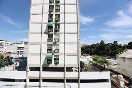 Apartamento para alugar com 75m², 2 quartos e 1 vagaQuarto 1 Vista da Janela