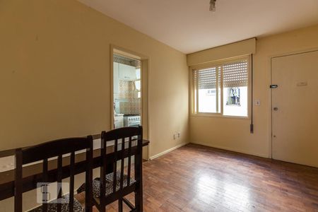 Sala de apartamento para alugar com 1 quarto, 47m² em Santa Cecília, Porto Alegre