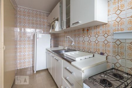 Cozinha de apartamento para alugar com 1 quarto, 47m² em Santa Cecília, Porto Alegre