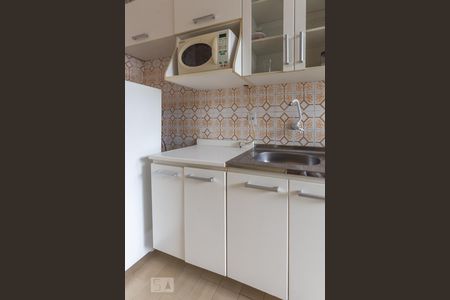 Cozinha de apartamento para alugar com 1 quarto, 47m² em Santa Cecília, Porto Alegre