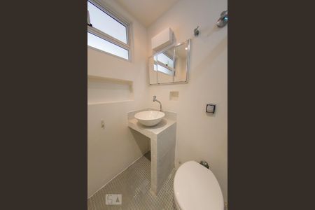 Banheiro de apartamento à venda com 1 quarto, 37m² em Jardim Paulista, São Paulo