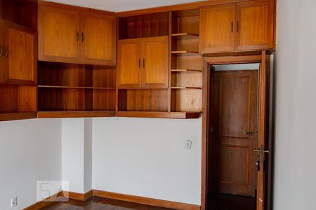 Apartamento à venda com 160m², 3 quartos e 2 vagasQuarto 