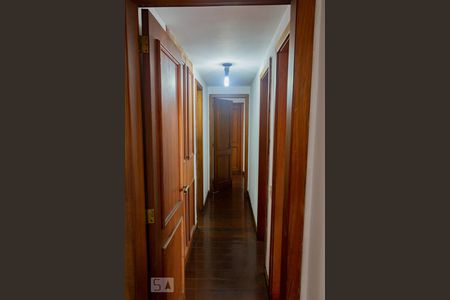 Apartamento à venda com 160m², 3 quartos e 2 vagascorredor