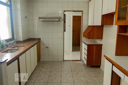 Apartamento à venda com 160m², 3 quartos e 2 vagasCozinha