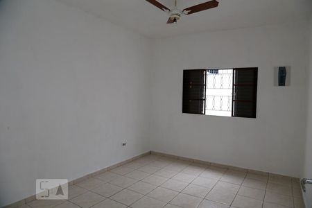 Quarto de casa para alugar com 1 quarto, 50m² em Parque Assuncao, Taboão da Serra