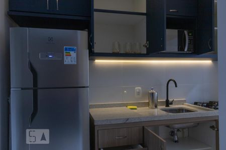 Cozinha de apartamento para alugar com 1 quarto, 45m² em Santa Efigênia, São Paulo