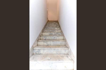 Escadas Quartos de casa à venda com 2 quartos, 111m² em Vila Mazzei, São Paulo