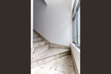 Escadas Quartos de casa à venda com 2 quartos, 111m² em Vila Mazzei, São Paulo