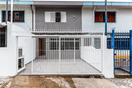 Casa à venda com 111m², 2 quartos e 2 vagasFachada