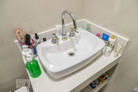 Apartamento à venda com 74m², 2 quartos e 1 vagaBanheiro do Quarto 2