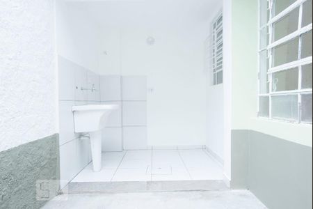 Casa para alugar com 38m², 1 quarto e sem vaga