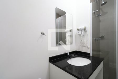 Banheiro de apartamento para alugar com 1 quarto, 30m² em Bom Retiro, São Paulo